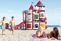 Spielen am Strand.